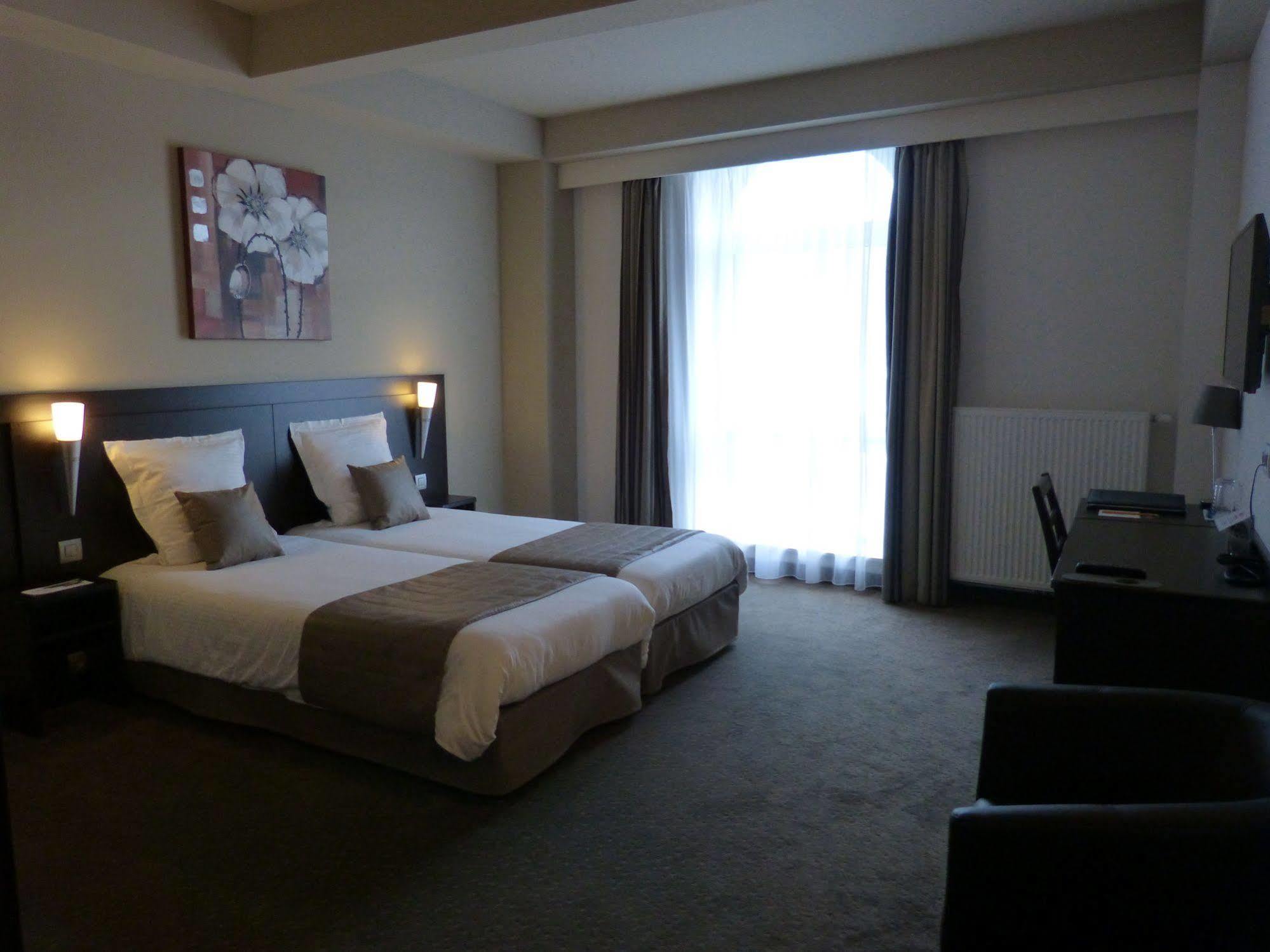 Hotel Saint Daniel Peruwelz ภายนอก รูปภาพ